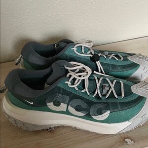 Nike ACG Mountain Fly 2Low tennis shoes, green/gray